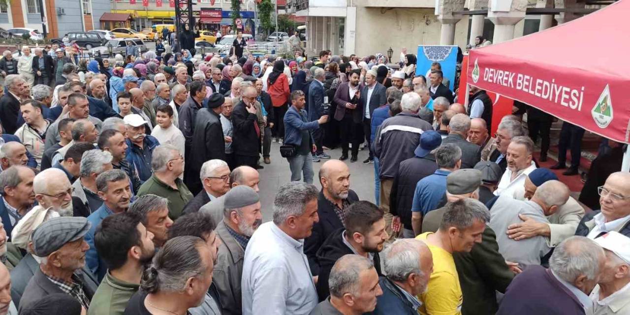 Devrek’te İlk Hac Kafilesi Dualarla Uğurlandı