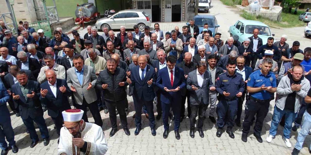 Hisarcık Aşağı Yoncaağaç Köyünde Hayır Yemeği Ve Yağmur Duası