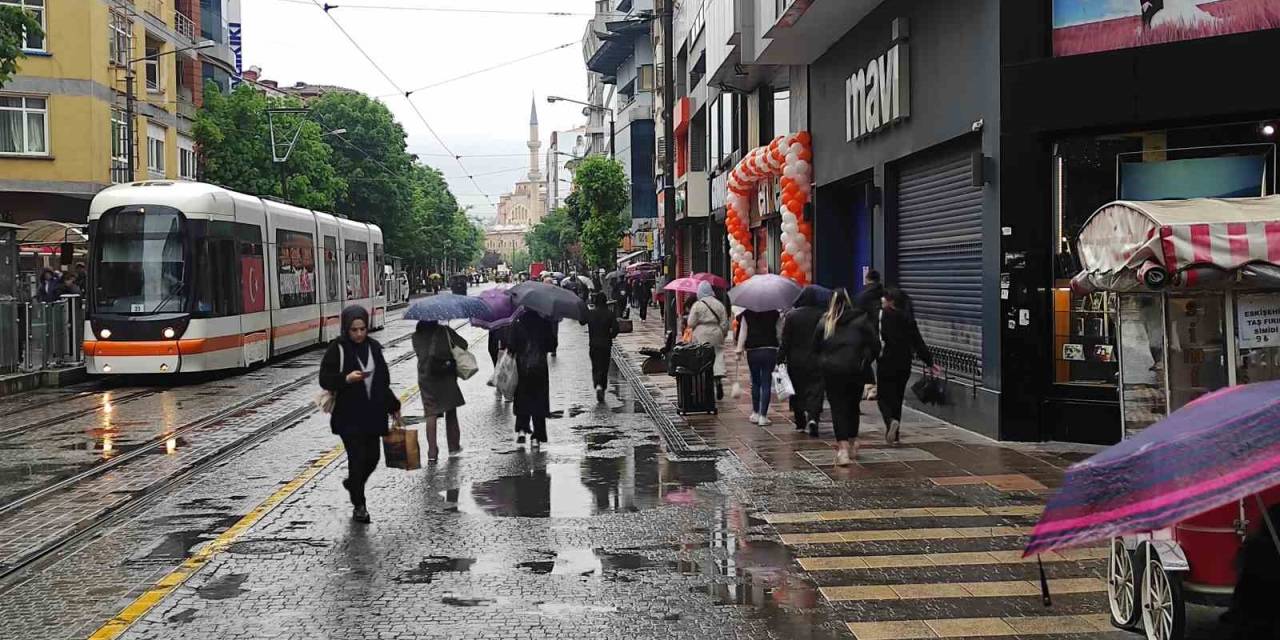 Eskişehir’de Hava Sıcaklıklarının 4 İla 7 Derece Azalması Bekleniyor