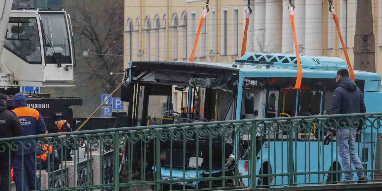 Rusya’da Nehre Uçan Otobüste 7 Kişi Öldü