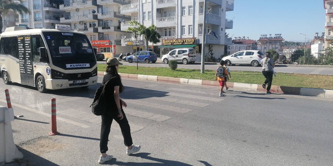 Ölümlü Kaza Sonası Kapatılan Yaya Geçidinin Silinmeyen Çizgileri Kazaya Davetiye Çıkartıyor