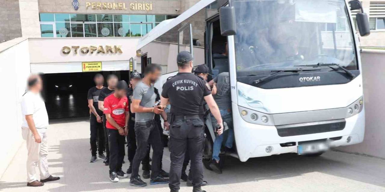 Asayiş Ve Diğer Suçlardan Aranan 160 Kişiye Eş Zamanlı Operasyon