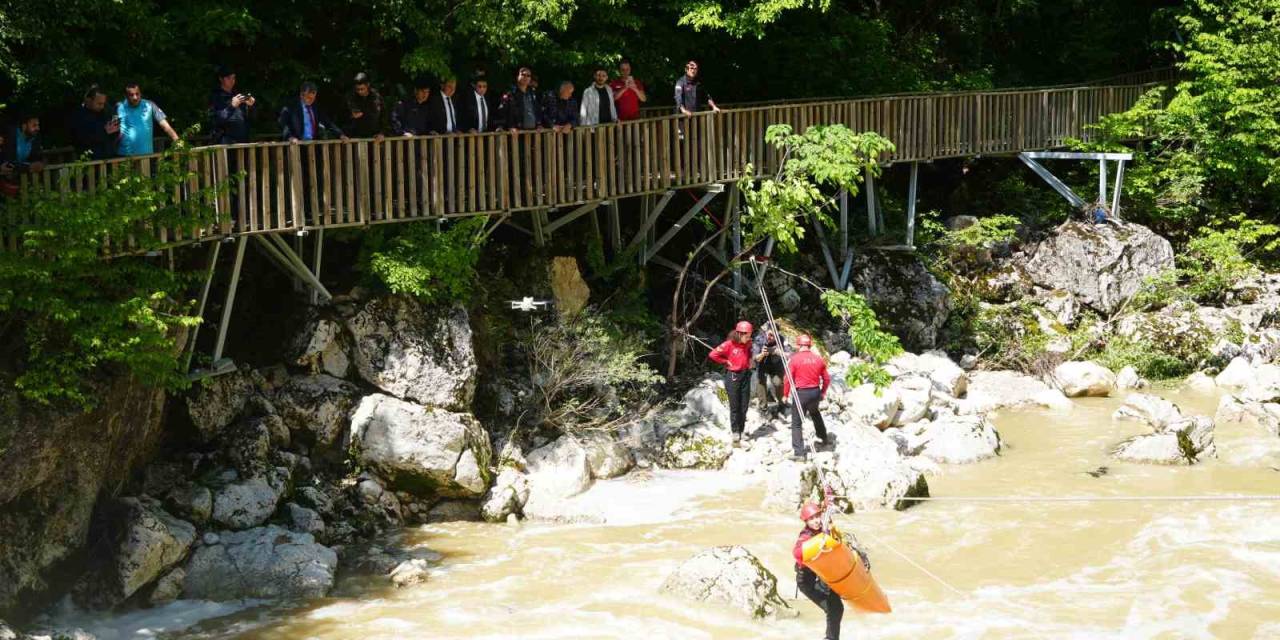 Binlerce Turistin Ziyaret Ettiği Kanyonda Gerçeğini Aratmayan Tatbikat