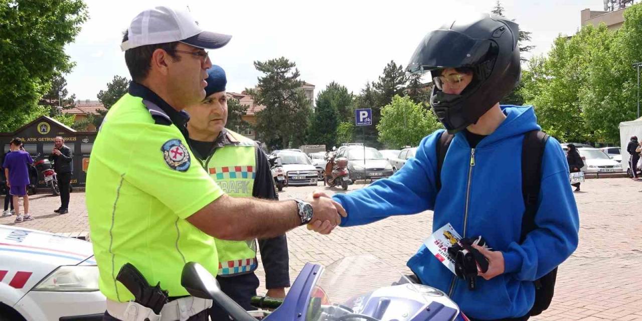 Tavşanlı’da Trafik Kuralları Hakkında Bilgilendirmede Bulunuldu