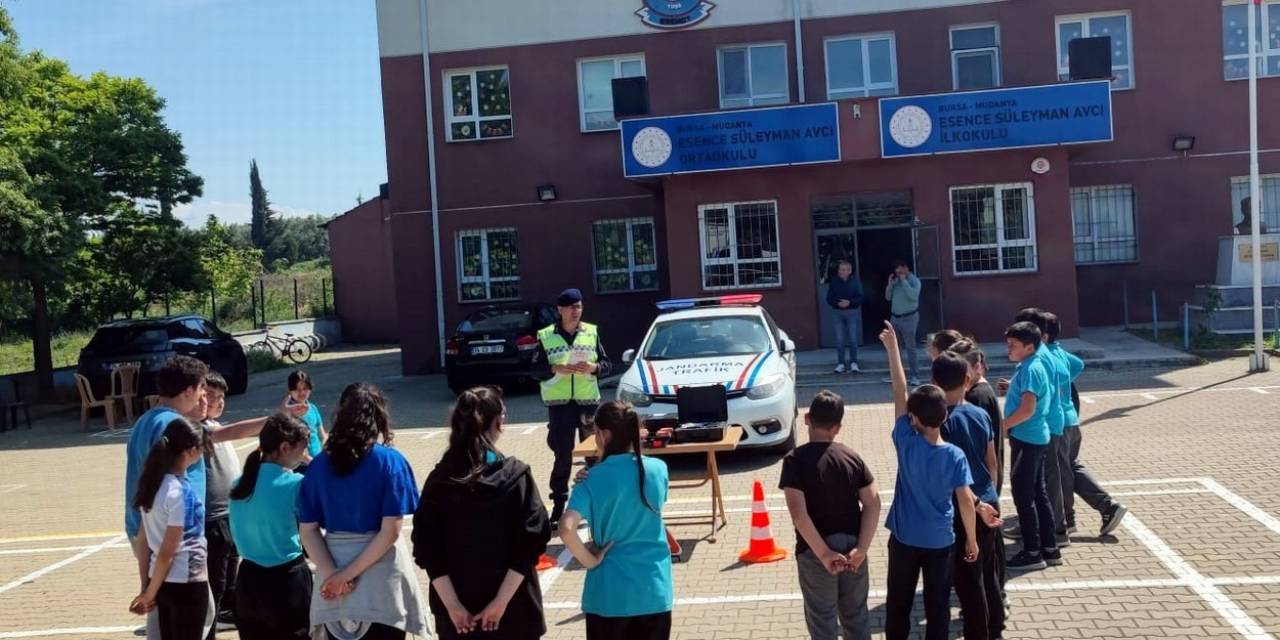 Mudanya Jandarmadan Trafik Bilgelendirme Çalışmaları Sürüyor