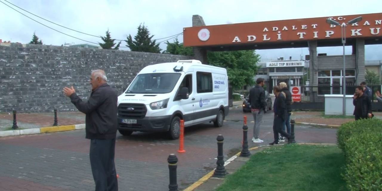 Esenyurt’ta Arkadaşı Tarafından Silahla Öldürülen Çocuğun Cenazesi Adli Tıp Kurumu’ndan Teslim Alındı