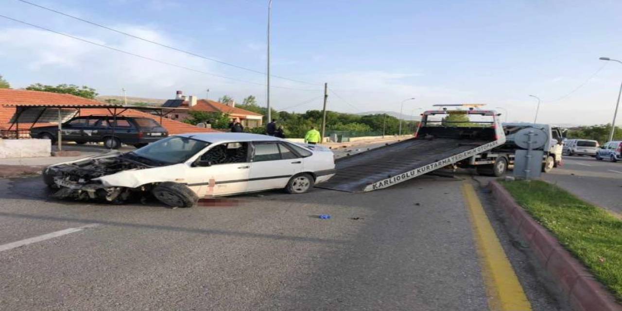 Kırşehir’de Otomobil İstinat Duvarına Çarptı: 1 Ölü