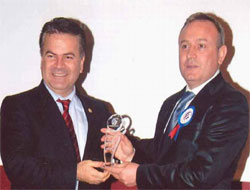 Trabzon Valisi Ödülünü Aldı