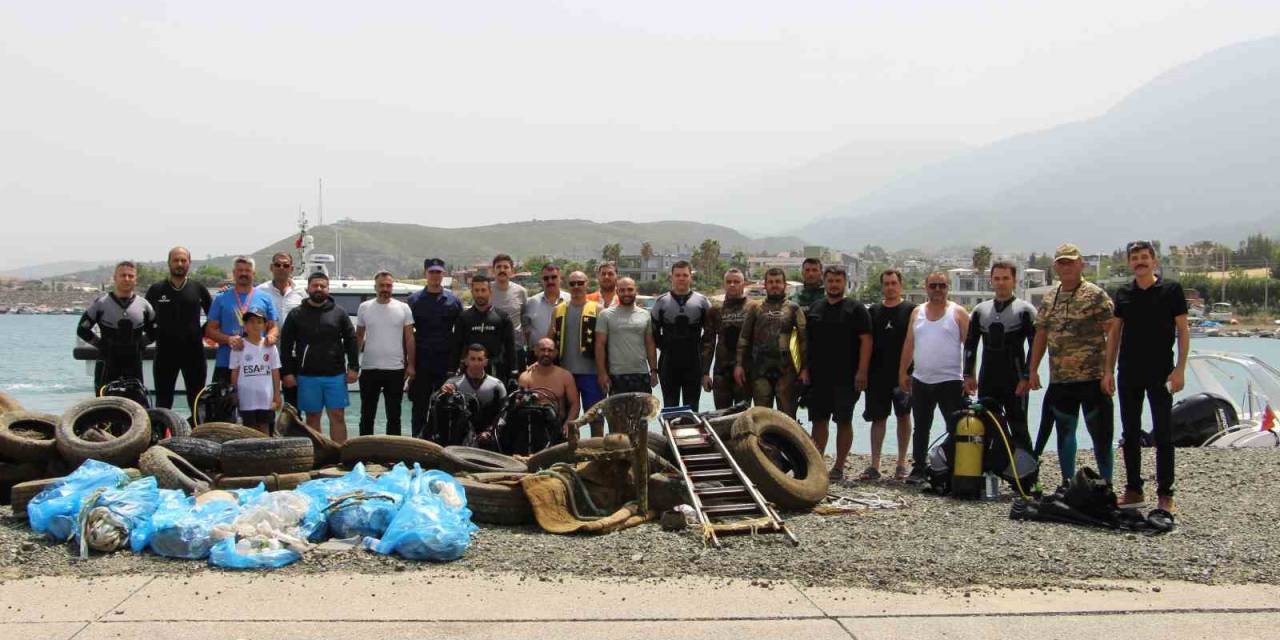 Akdeniz’den Balık Yerine Sandalye, Lastik Ve Merdiven Çıktı