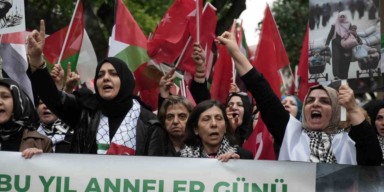 Bursa’da Yüzlerce Kişi Filistinli Anneler İçin Yürüdü