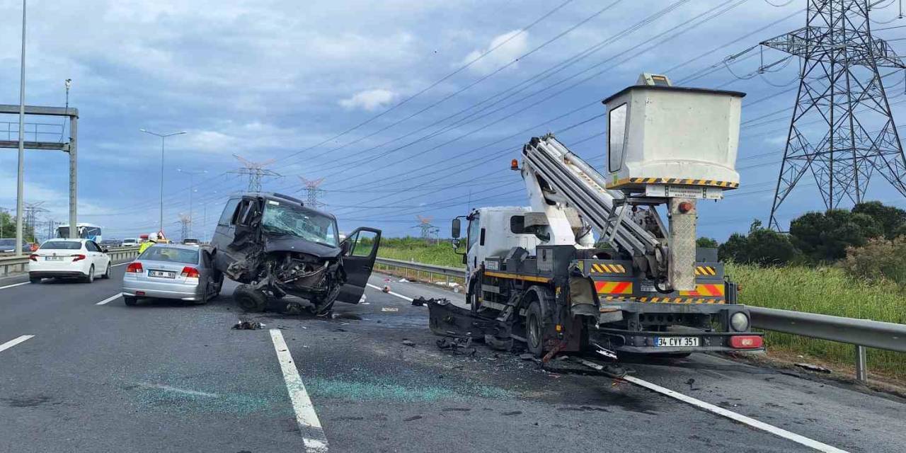 Hasdal-kemerburgaz Yolunda Kaza: 3 Yaralı