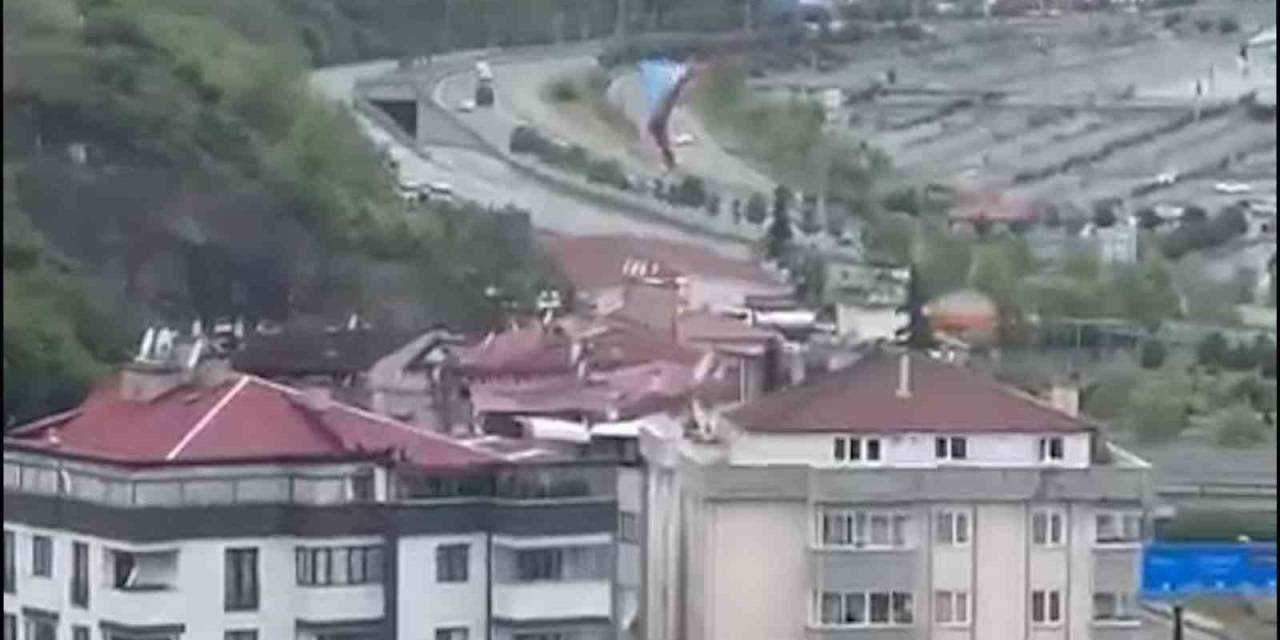 Trabzon’da Fırtına Dev Trabzonspor Bayrağını Uçurdu