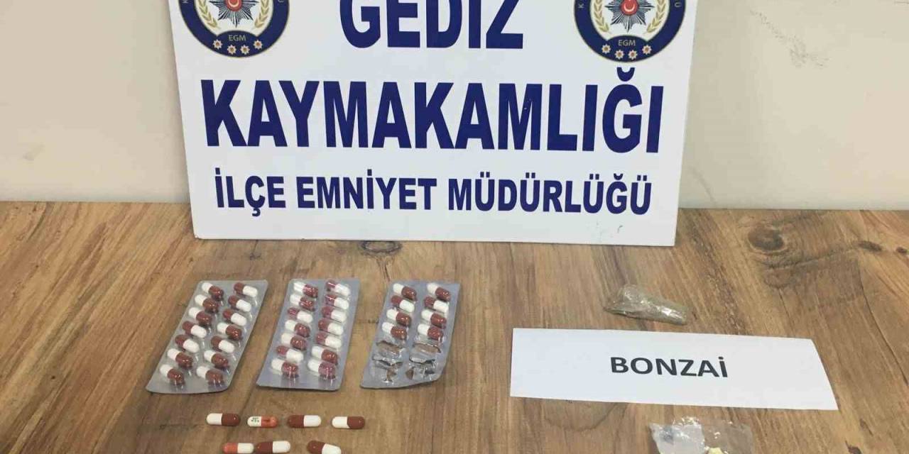 Gediz’de Uyuşturucu Ticareti Yaptığı İddiasıyla 2 Şüpheli Tutuklandı