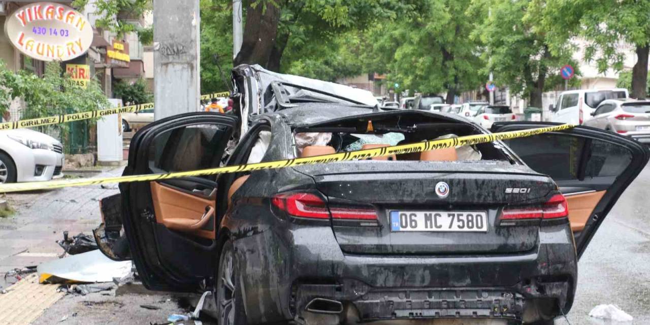 Ankara’da Kontrolden Çıkan Araç Direğe Çarptı: 1 Ölü, 4 Yaralı