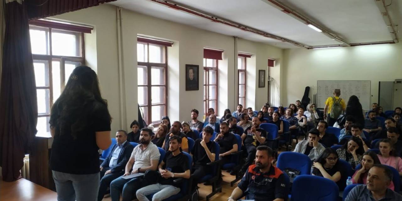 Kars’ta Üniversite Öğrencilerine Afad Eğitimi