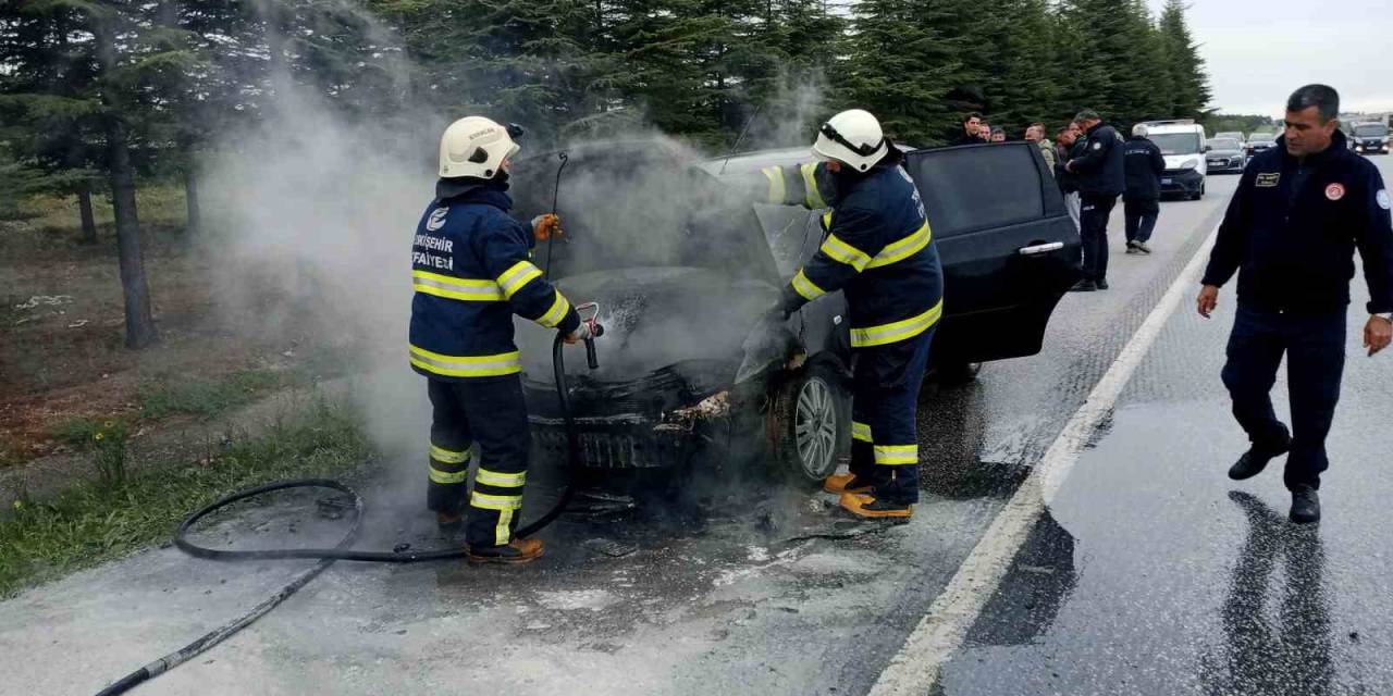 Seyir Halindeyken Yanan Araç Kullanılamaz Hale Geldi