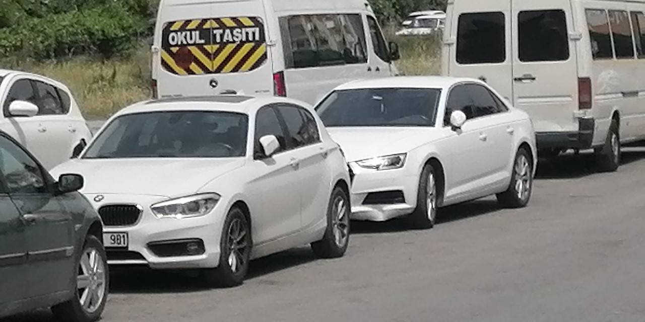 Otomobilin Çarptığı Motosiklet, Sürüklenip Başka Bir Otomobile Çarptı