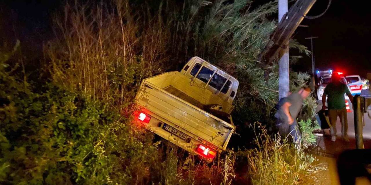 Kamyonet Şarampole Yuvarlandı: 1 Yaralı