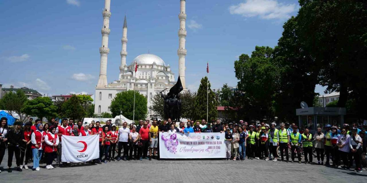 Iğdır’da Anneler Günü İçin Pedal Çevirdiler