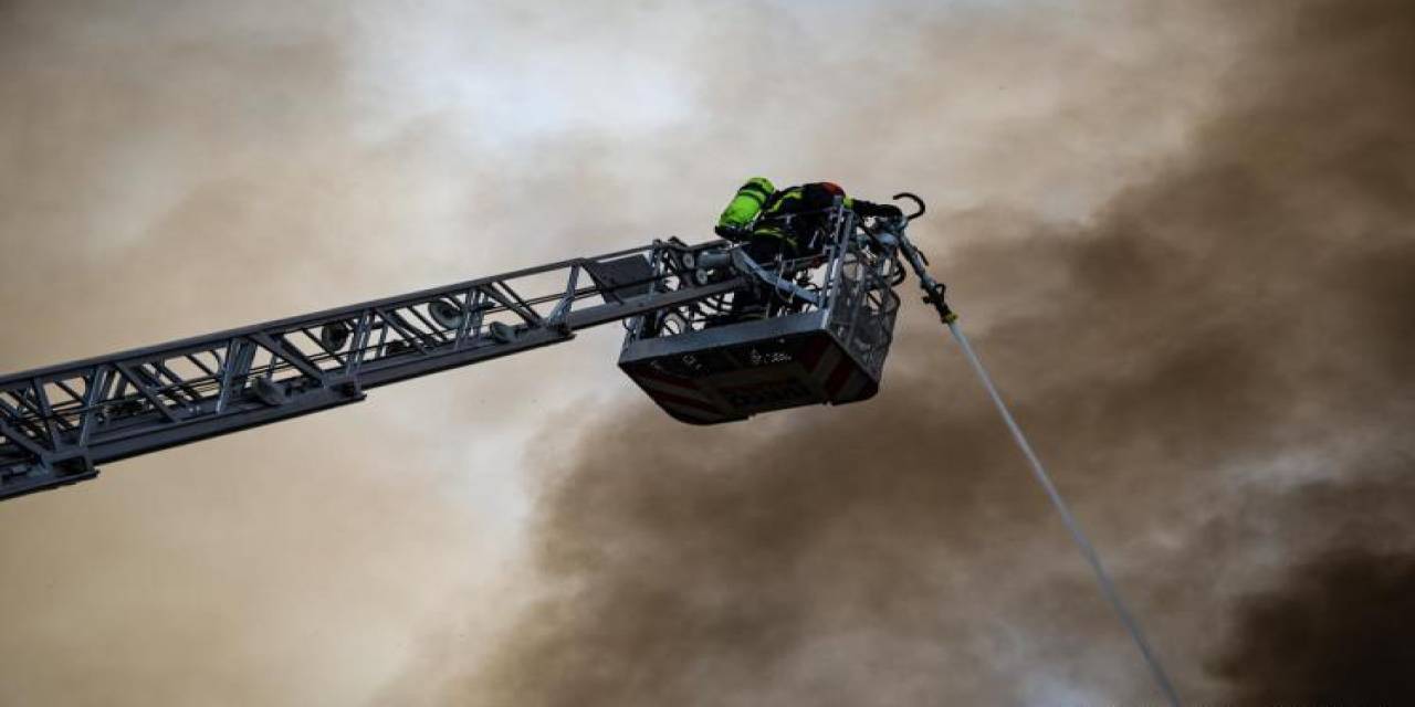 Varşova’da Avm Yangınında Bin 348 Dükkan Küle Döndü