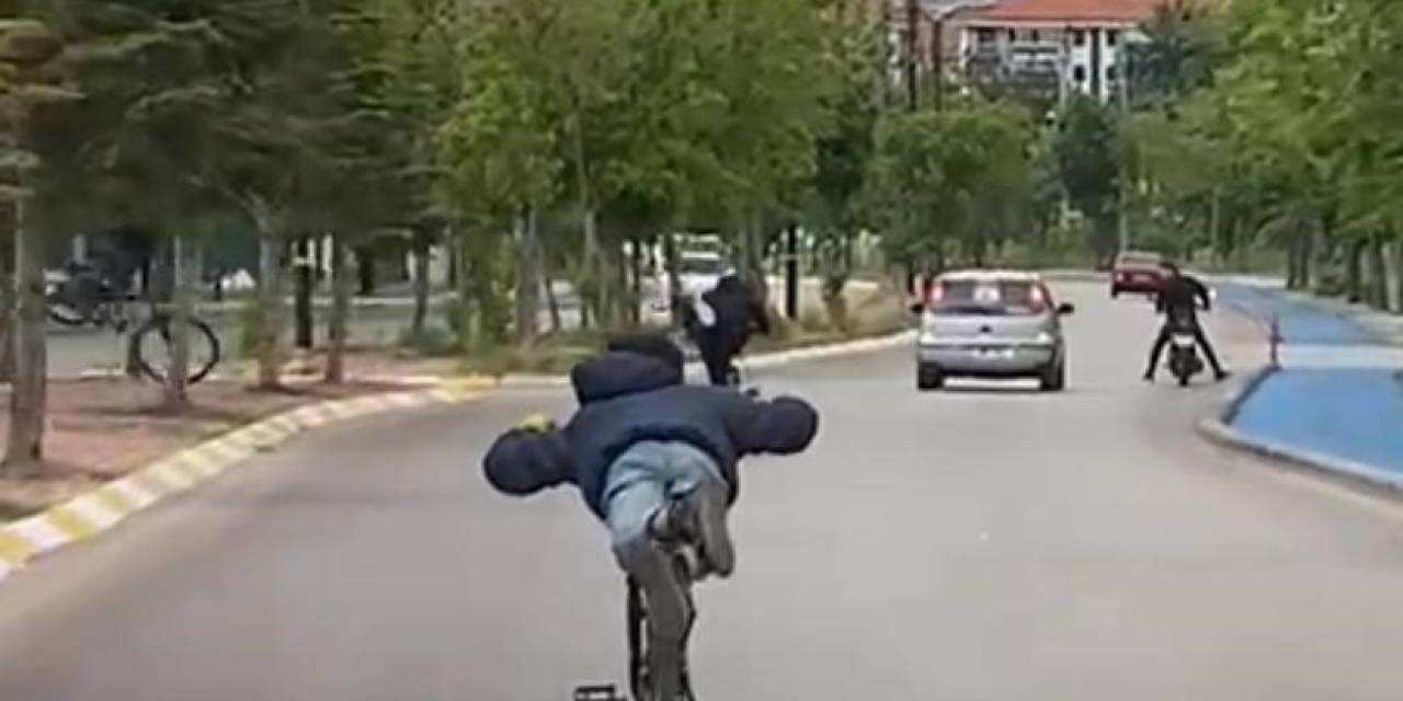 Isparta’da Gençlerin Tehlikeli Bisiklet Yolculuğu Kazayla Sonuçlandı