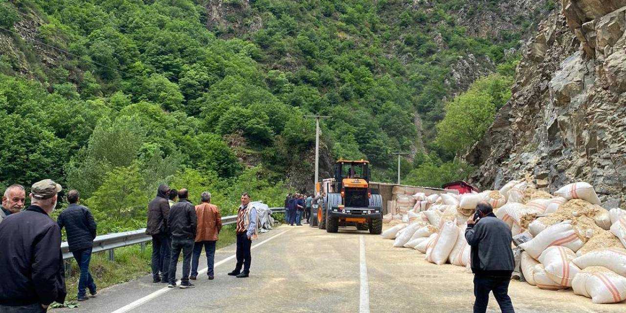 Saman Yüklü Tır Devrildi: 1 Yaralı