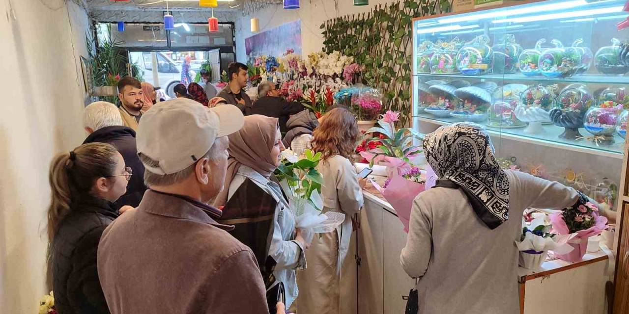 Kırşehir’de Çiçekçilerde Anneler Günü Yoğunluğu