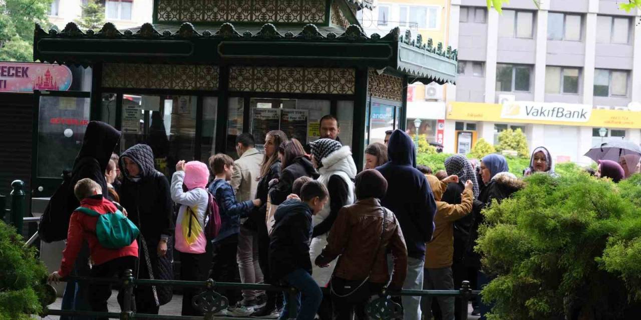 Hintli Turistler Eskişehir’e Hayran Kaldı