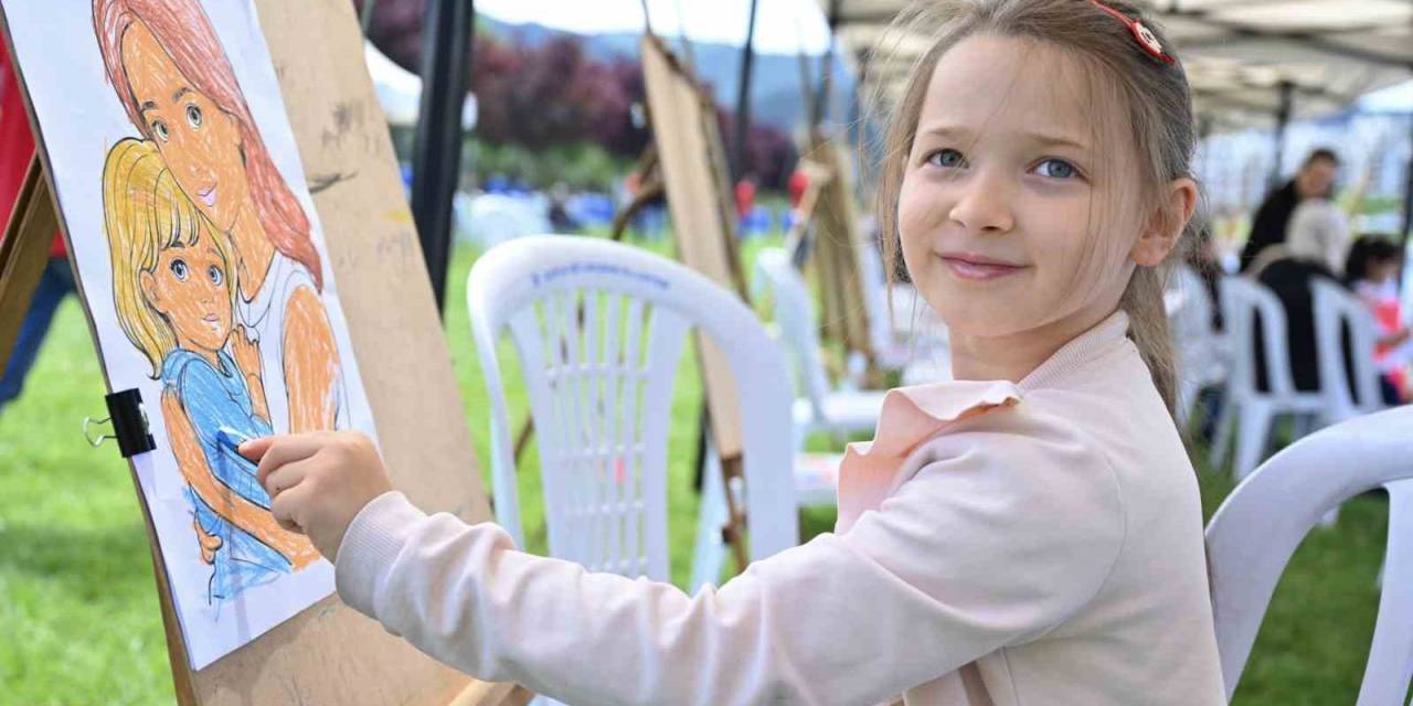 Minik Ressamlardan Anneler Günü Hediyesi