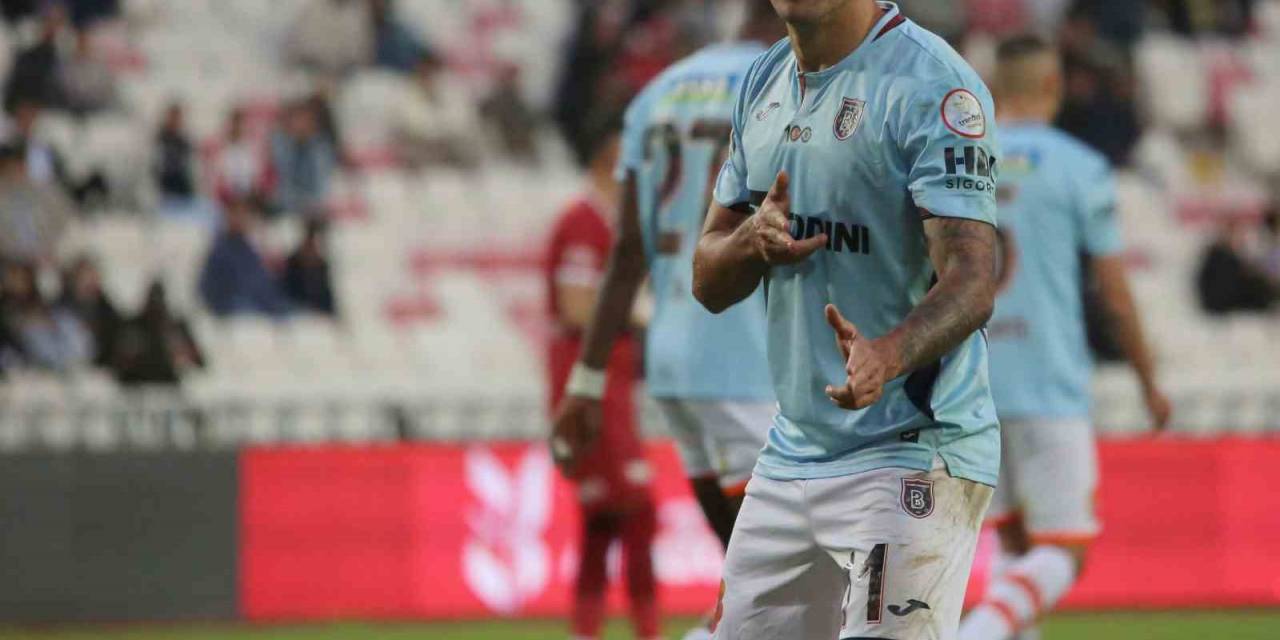 Trendyol Süper Lig: Sivasspor: 0  - Rams Başakşehir: 1 (İlk Yarı)