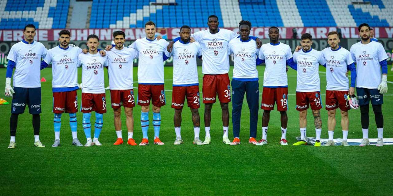 Trendyol Süper Lig: Trabzonspor: 2 - İstanbulspor: 0 (İlk Yarı)