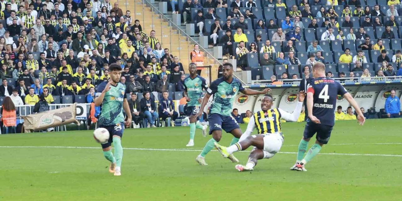 Trendyol Süper Lig: Fenerbahçe: 2 - Kayserispor: 0 (İlk Yarı)