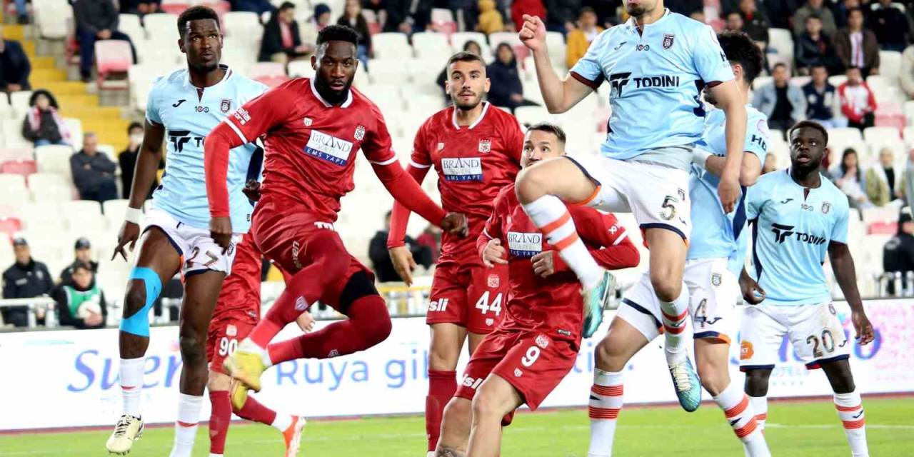 Trendyol Süper Lig: Sivasspor: 0  - Rams Başakşehir: 1 (Maç Sonucu)