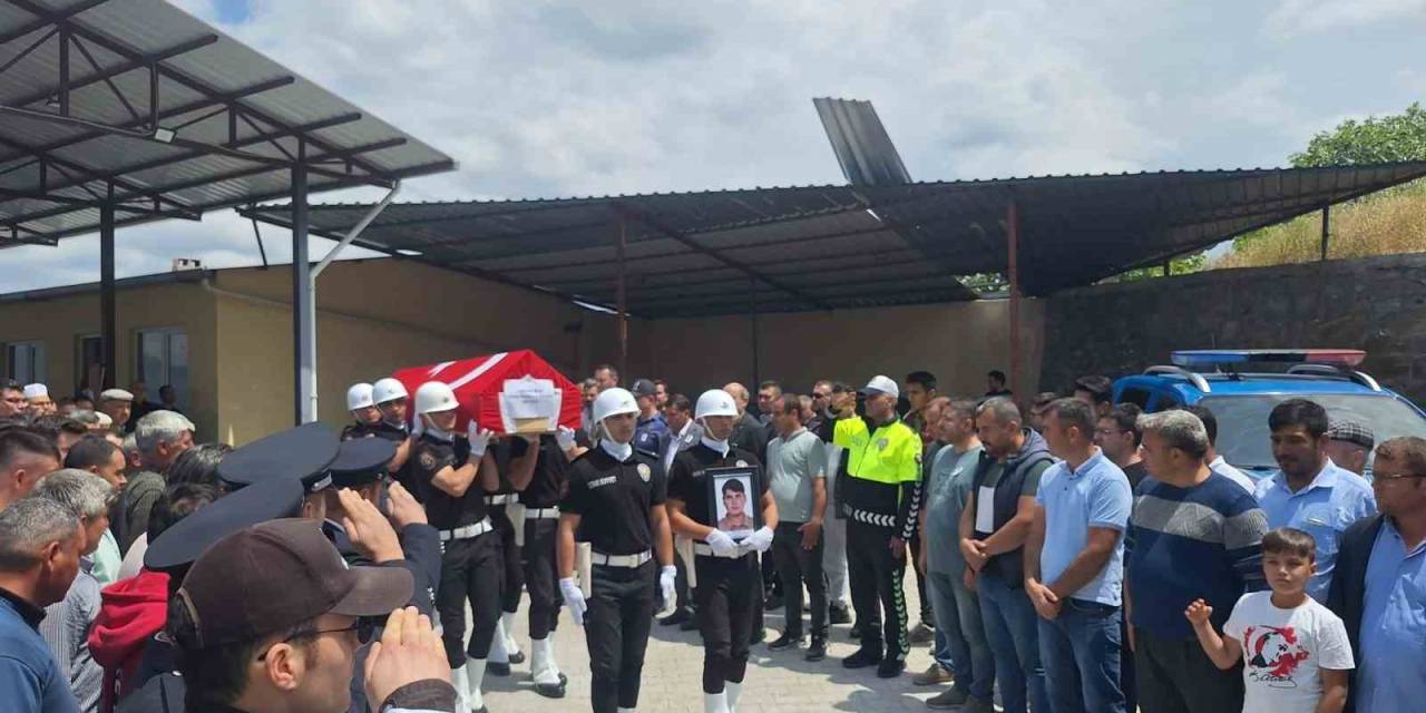 Traktör Altında Kalan Bekçi Toprağa Verildi