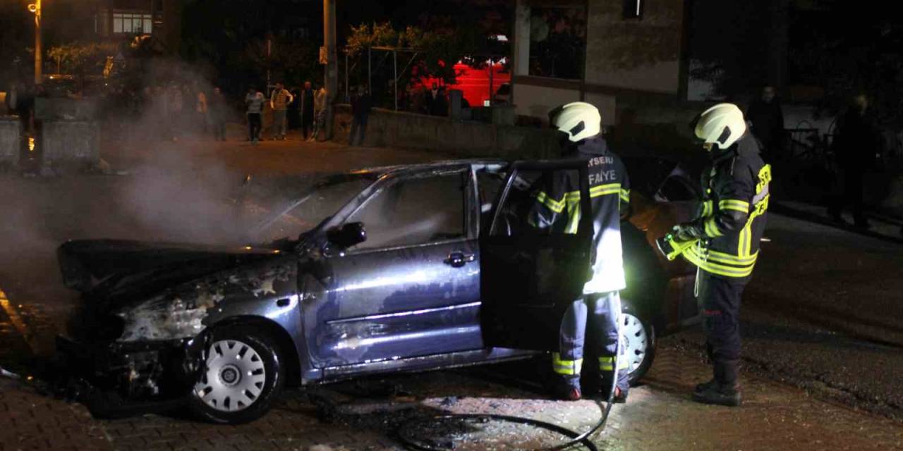 Park Halindeyken Alev Alan Otomobil Kullanılamaz Hale Geldi