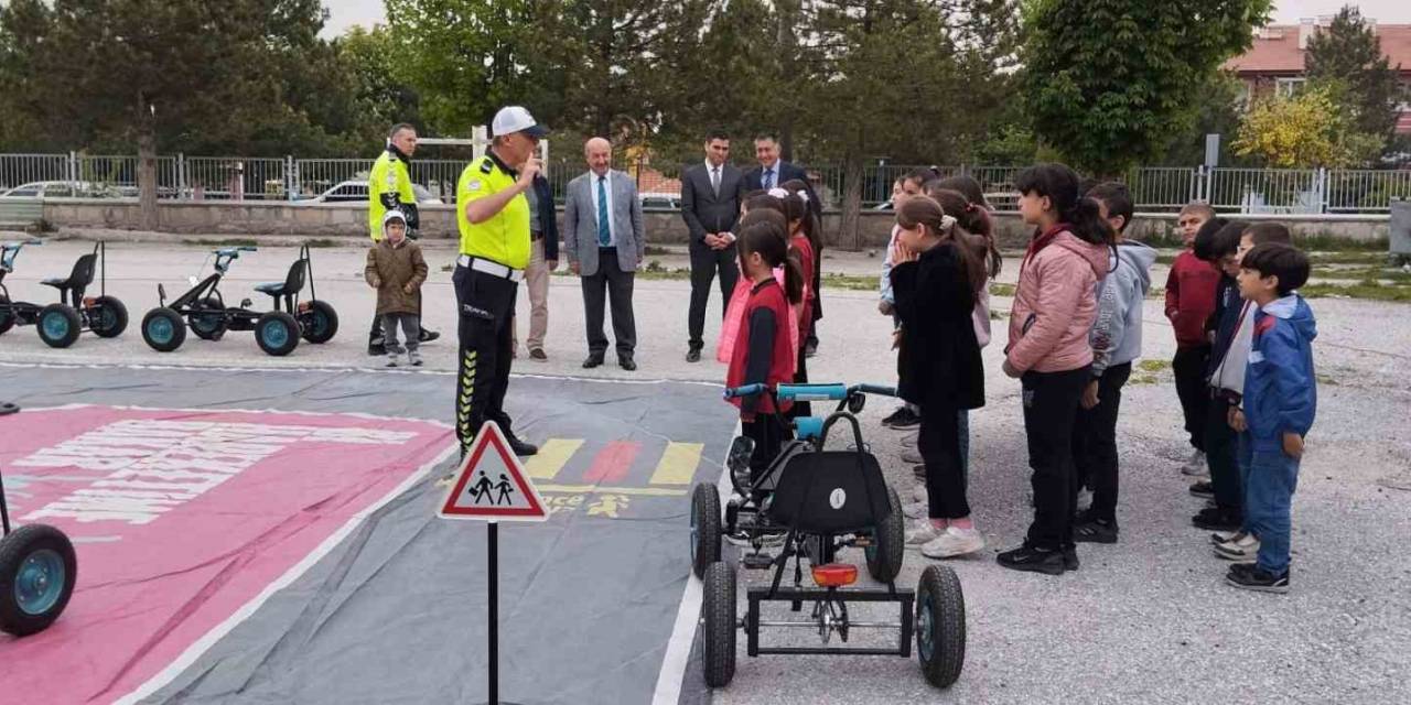 Kütahya’da Öğrencilere Uygulamalı Ve Teorik Trafik Eğitimi