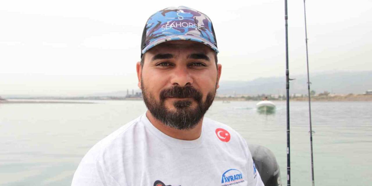 Amatör Balıkçı, "Bir Ejderha Da Biz Tuttuk" Diyerek 15 Kiloluk Balığı Yakalamayı Başardı