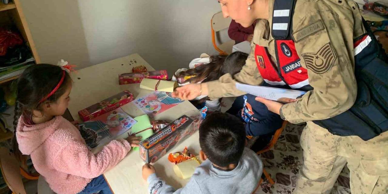 Ağrı’da Jandarmadan Öğrencilere “Mahremiyet” Eğitimi