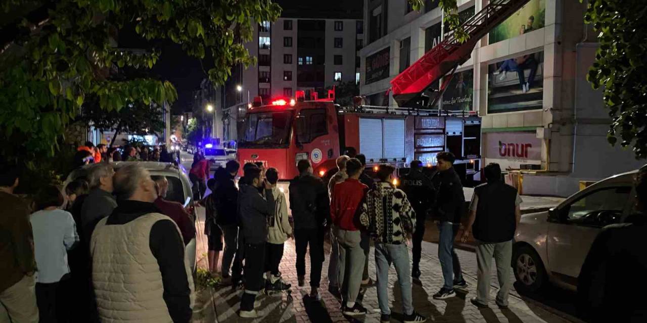 Çorlu’da Ev Yangını: Mahsur Kalan Vatandaşlar İtfaiye Ekiplerince Tahliye Edildi