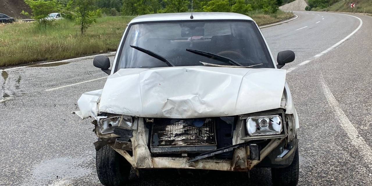 Gölbaşı’nda İki Otomobil Çarpıştı: 2 Yaralı