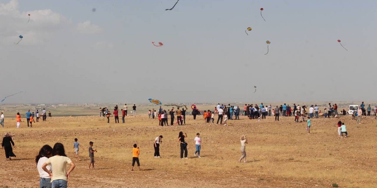 Suriye Sınırını Rengarenk Uçurtmalar Süsledi