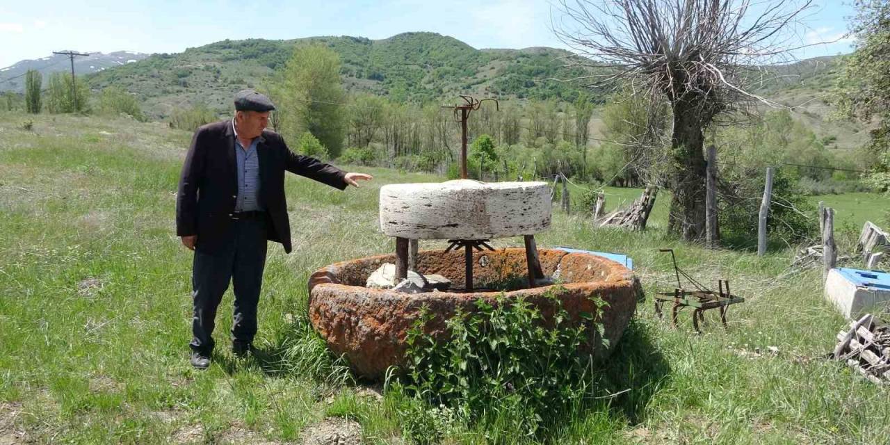 100 Yıllık El Değirmenleri Günümüzde Bahçe Süsü Oldu