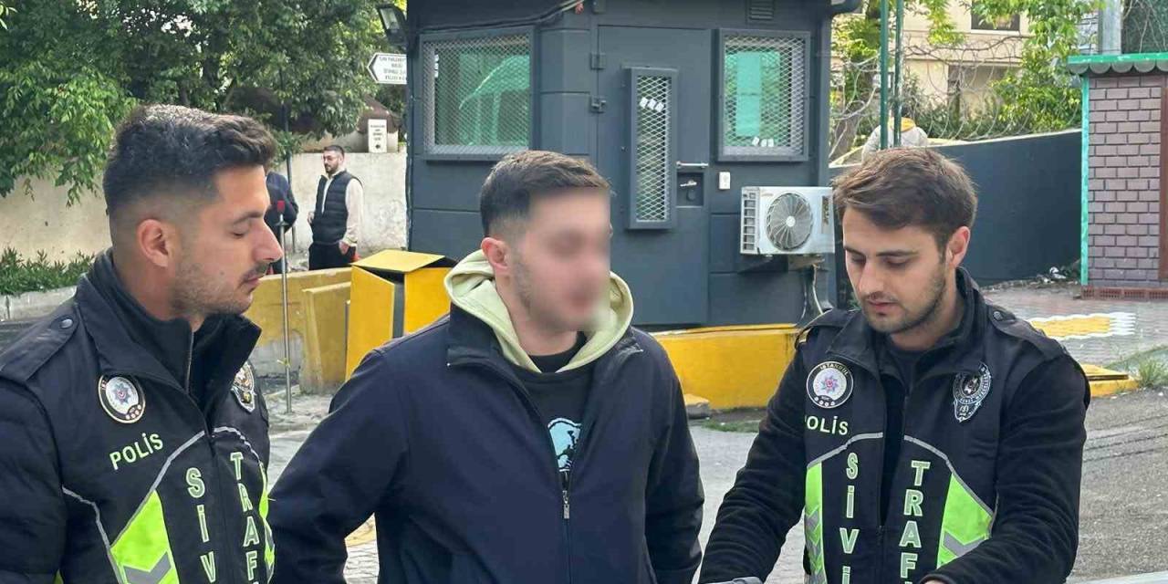 Kadıköy’de Motosikleti Yayaların Üzerine Sürerek Dalga Geçen Sürücü Yakalandı
