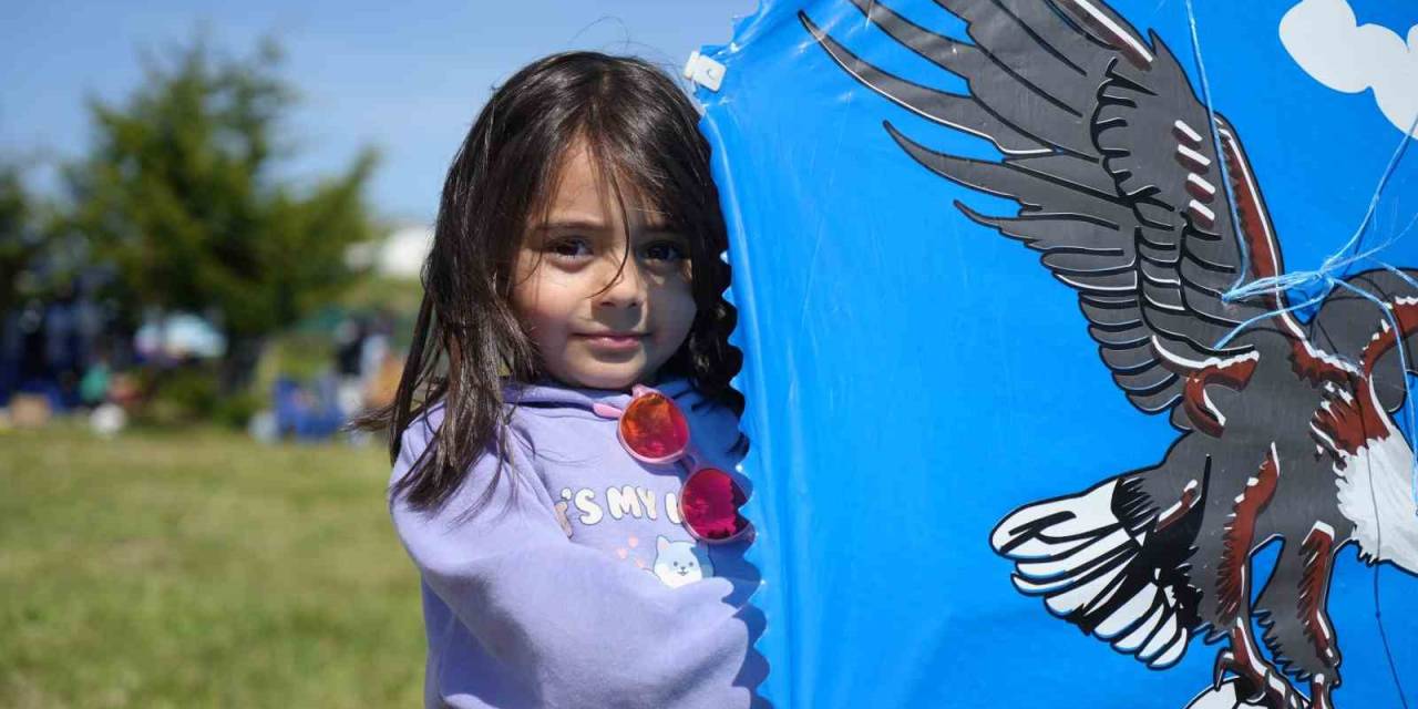 Çocuklarını Ekran Bağımlılığından Korumak İsteyen Mahalleli Uçurtma Festivali Düzenledi