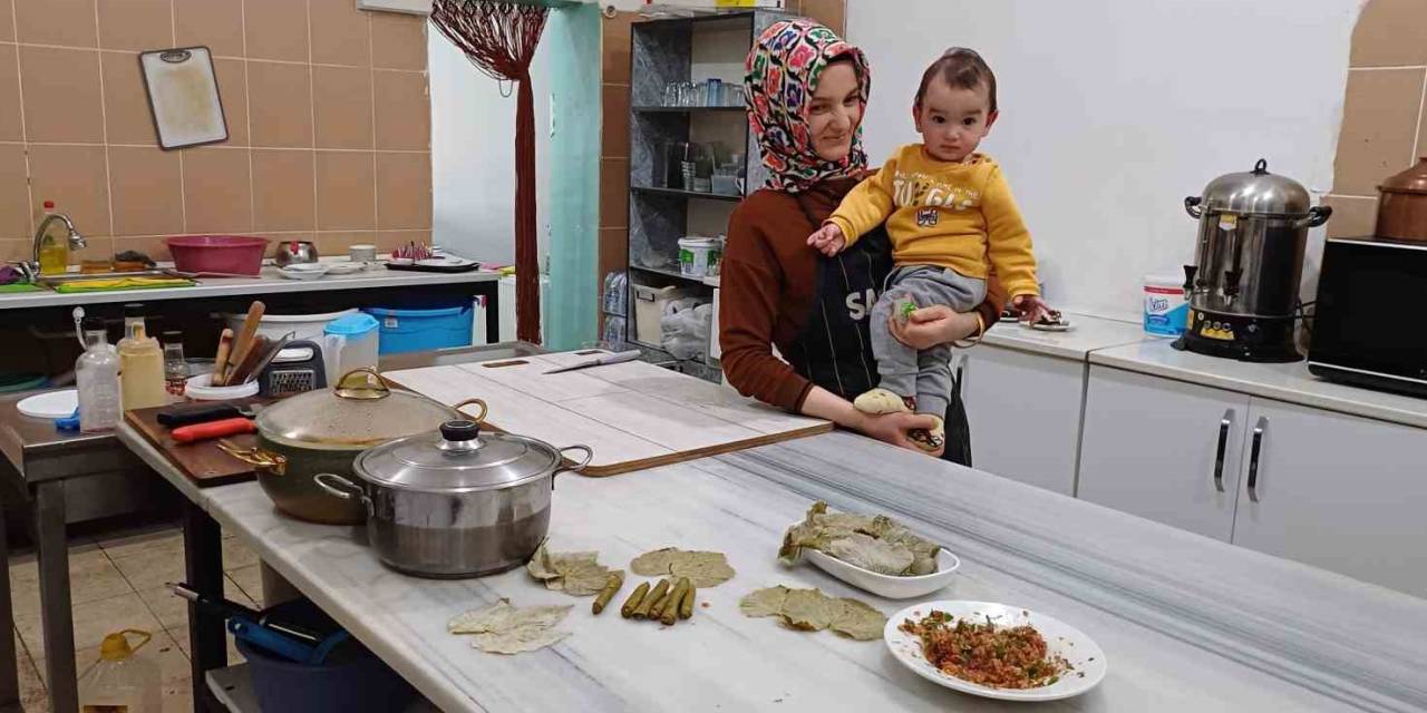 Sardığı Dolmalarla İşletme Açtı