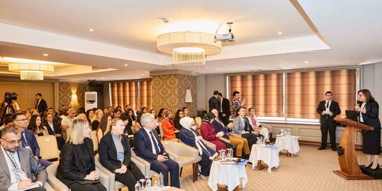 Şahin, Koruyucu Aile Hizmeti Eğitim Çalıştay’ına Katıldı