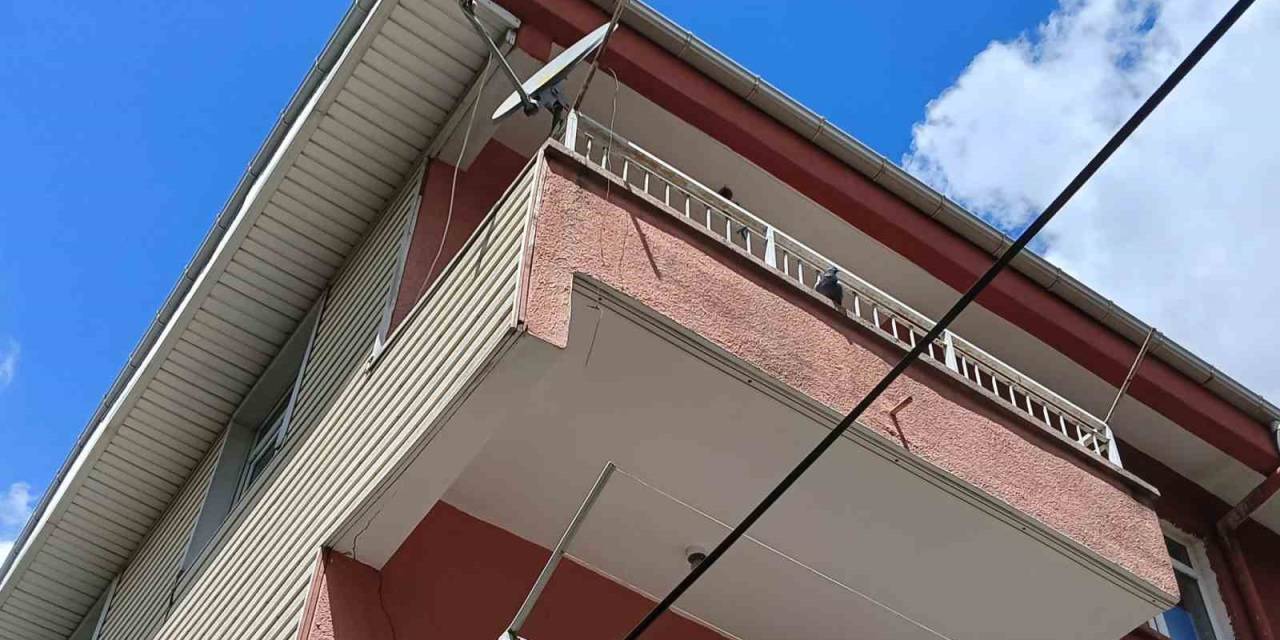 Cinnet Getiren Komiser Yardımcısı, Eşini Ve 2 Çocuğunu Öldürüp İntihar Etti