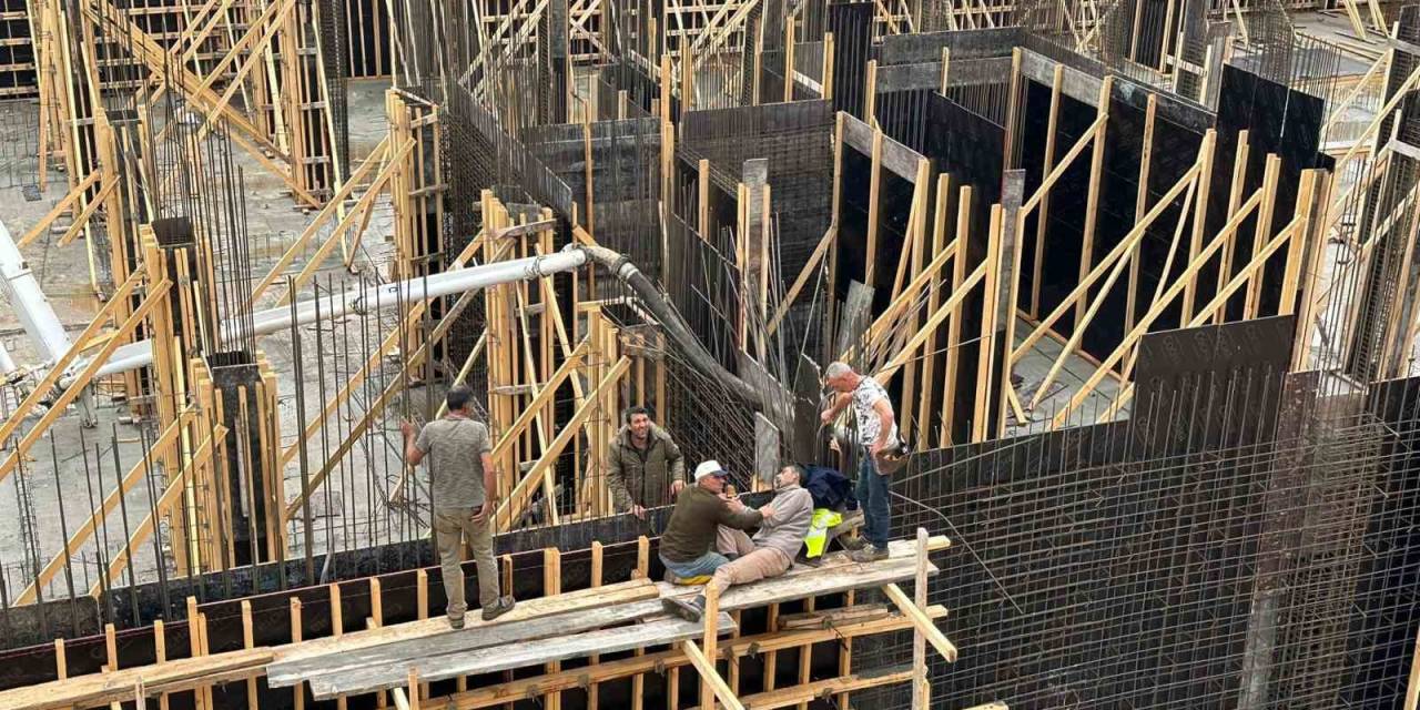 İnşaatta Düşen İşçiyi Afad Ekipleri Kurtardı