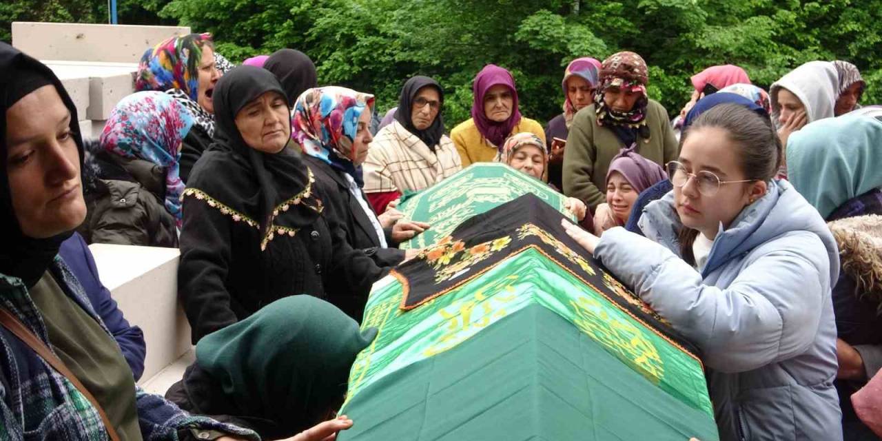 Anneler Gününün İlk Saatlerinde Feci Kazada Can Vermiştiler: Yan Yana Toprağa Verildiler