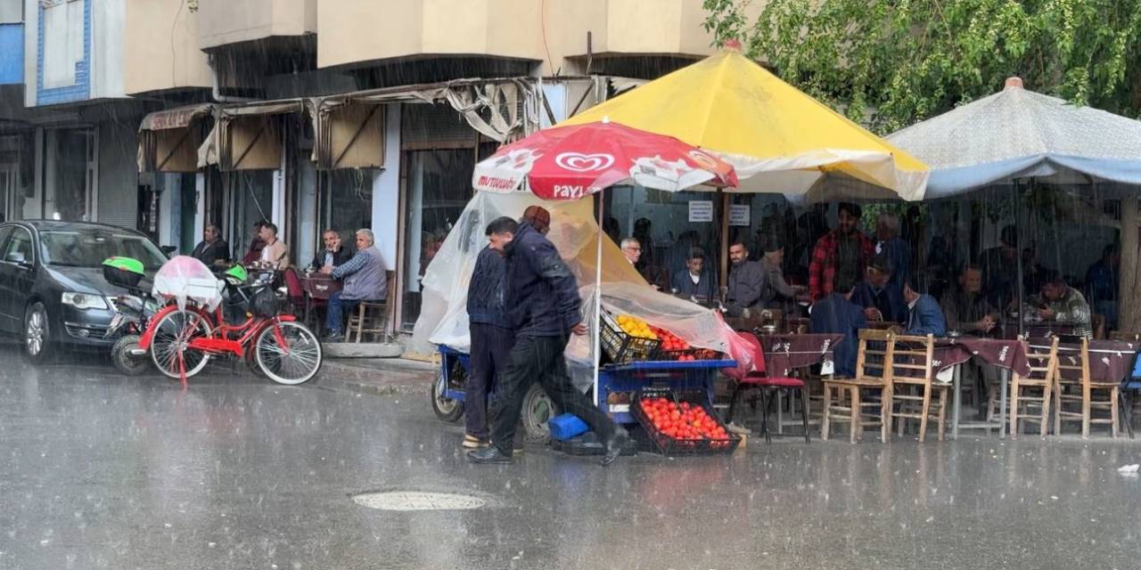 Iğdır’da Yağan Yağış Sonrası Vatandaşlar Kaçacak Yer Aradı